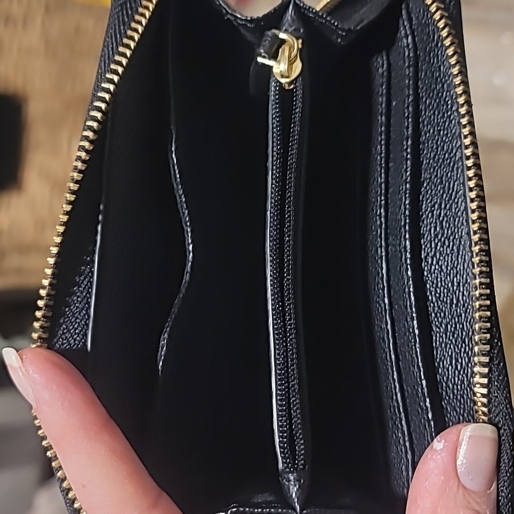 Beautiful TORY BURCH wallet - Picture 7 of 7